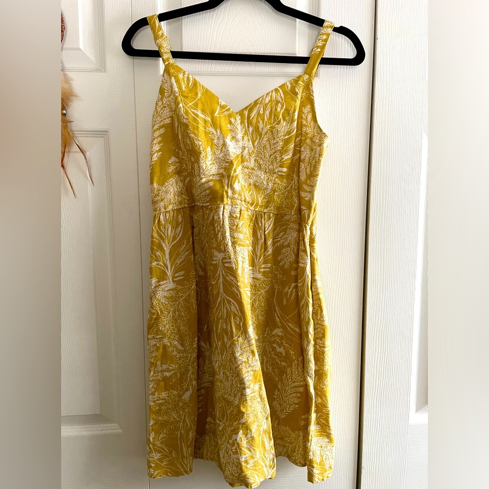Linen blend dress. Size 6.